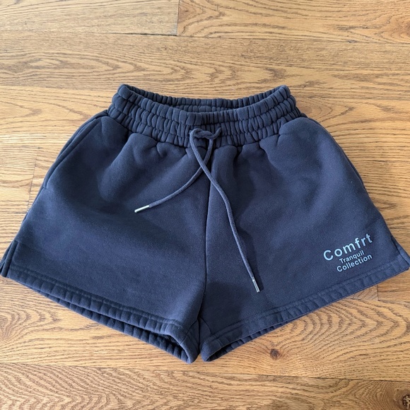 LIKE NEW Comfrt Tranquil Shorts in Charcoal (Size XS) - Picture 2 of 7